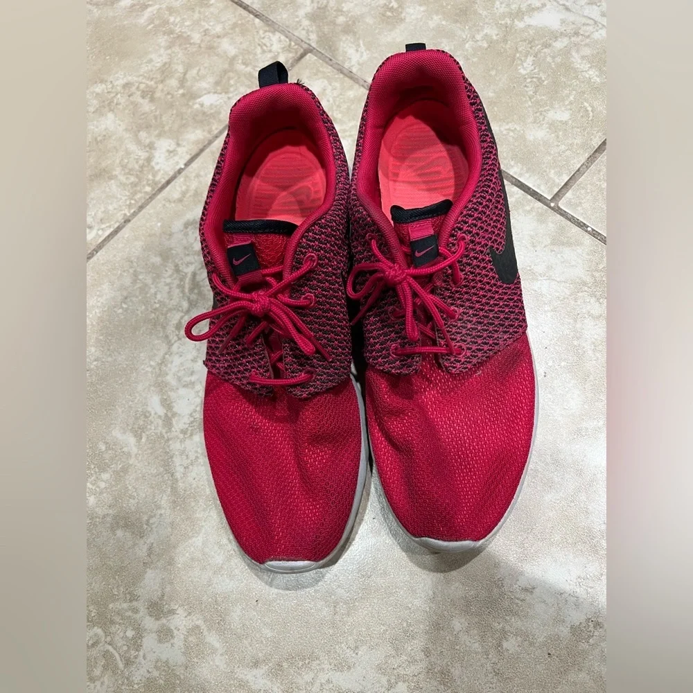 Nike Red Roshe Run Sneaker Size 11 - Picture 2 of 5